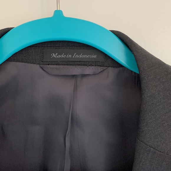 Joseph Abboud suit. - Picture 5 of 16